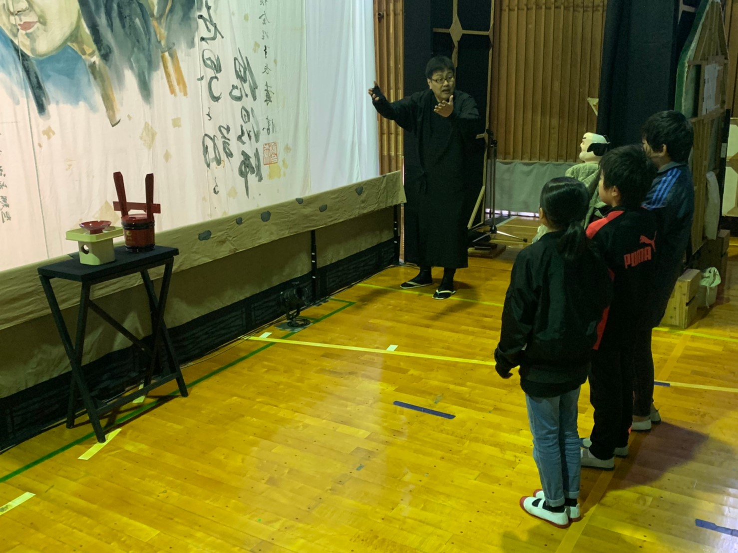 熊本県山都町立清和小学校で公演を行いました。 淡路人形座
